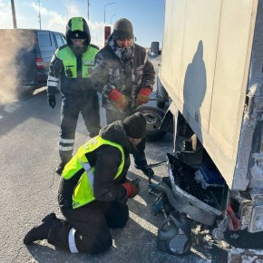 В Нефтеюганске сотрудники Госавтоинспекции оказали помощь водителю в условиях сильного мороза Во время несения службы сотрудники дорожно-патрульной службы Госавтоинспекции ОМВД России по городу Нефтеюганску Сергей Чекстор...