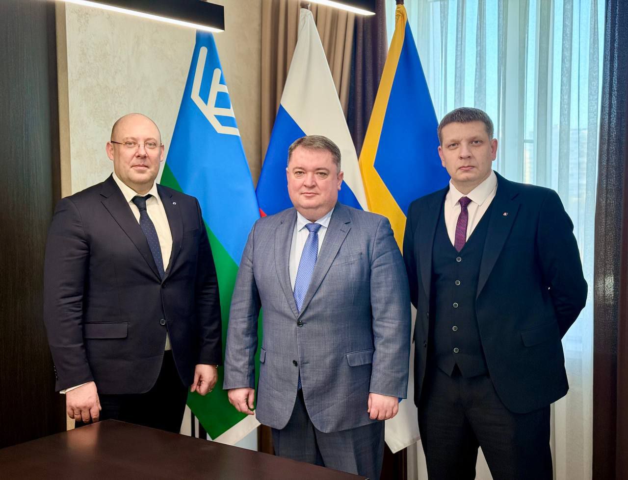 Дмитрий Кощенко: Встретился с региональным директором дополнительного офиса "Тюменский" ПАО "Банк ПСБ" Русланом Аминовым и управляющим дополнительным офисом "Нижневартовский" Сергеем Беловым