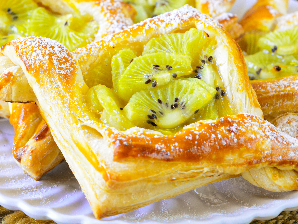 Сочный десерт с киви, который покорит вас своей оригинальностью