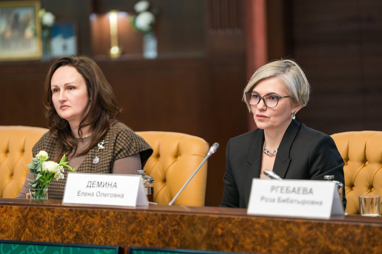 Губернатор Югры встретился с женами и матерями участников боевых действий Губернатор Югры встретился с женами и матерями участников боевых действий