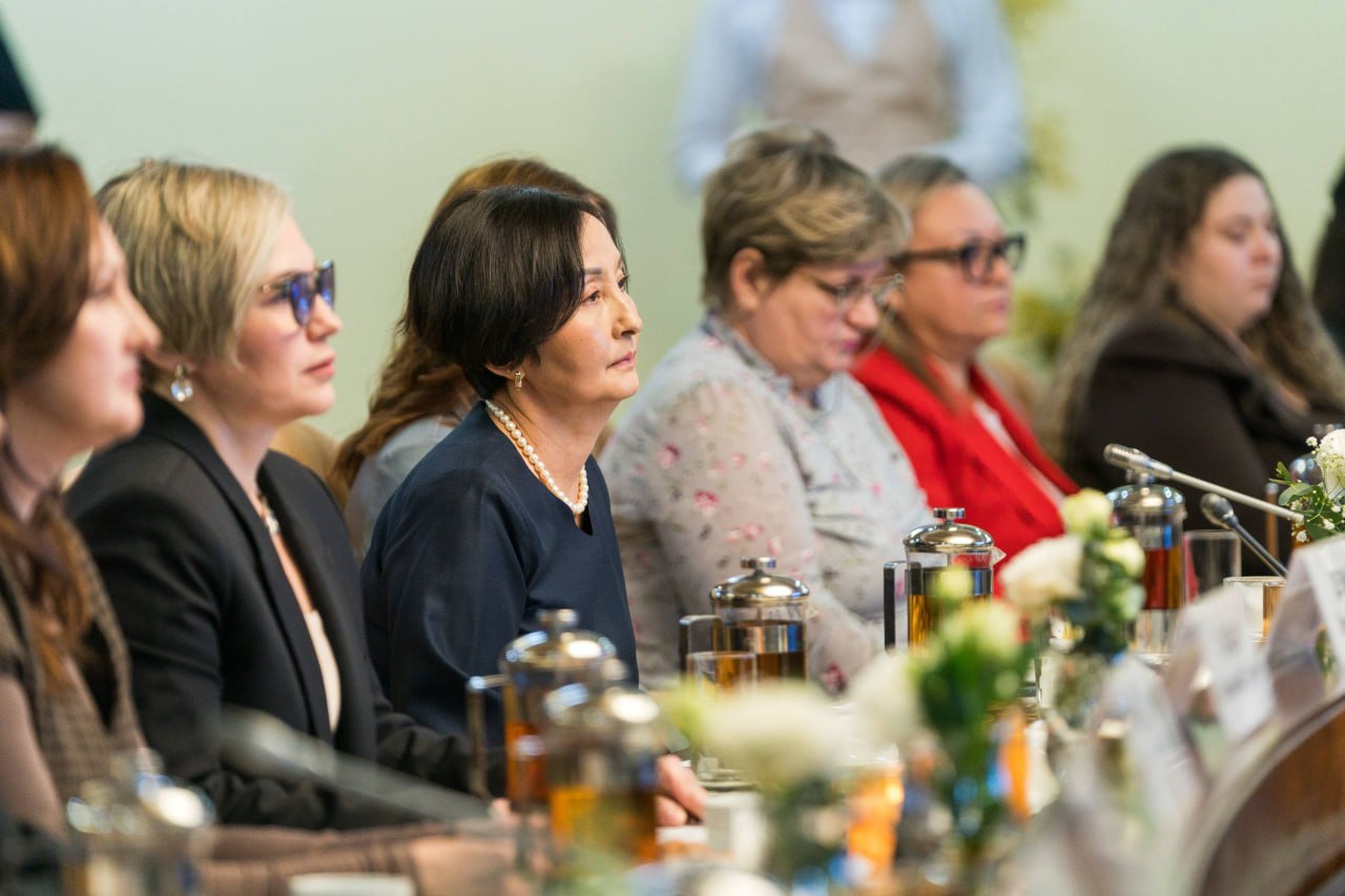 Губернатор Югры встретился с женами и матерями участников боевых действий Губернатор Югры встретился с женами и матерями участников боевых действий