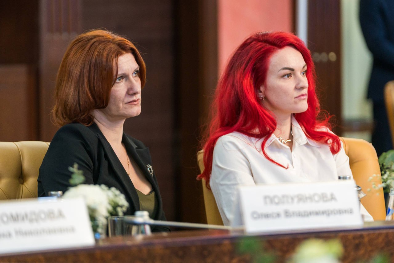 Губернатор Югры встретился с женами и матерями участников боевых действий Губернатор Югры встретился с женами и матерями участников боевых действий