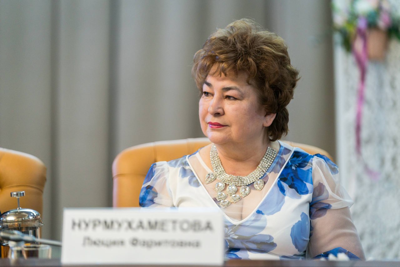 Губернатор Югры встретился с женами и матерями участников боевых действий Губернатор Югры встретился с женами и матерями участников боевых действий