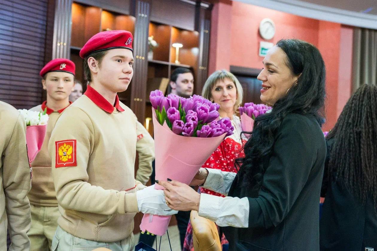 Губернатор Югры встретился с женами и матерями участников боевых действий Губернатор Югры встретился с женами и матерями участников боевых действий