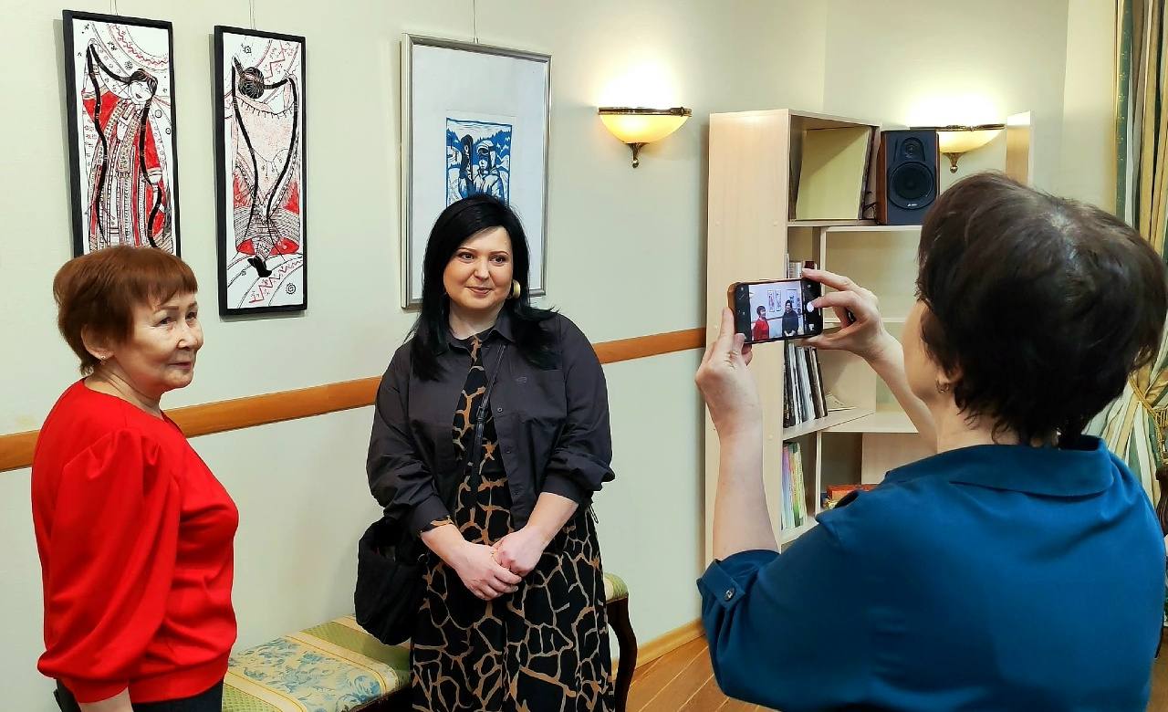 «Женщине посвящается» - весенний вернисаж с таким названием открылся в Ханты-Мансийске накануне Международного женского дня 8 Марта в Дом-музее народного художника СССР В.И. Игошева «Женщине посвящается» - весенний вернисаж с таким названием открылся в Ханты-Мансийске накануне Международного женского дня 8 Марта в Дом-музее народного художника СССР В.И. Игошева