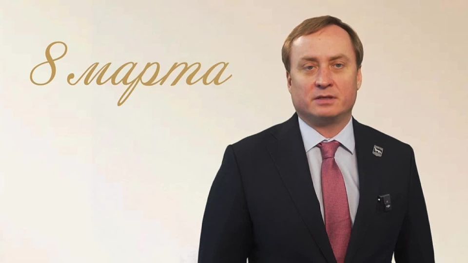 Глава города Максим Слепов поздравил сургутянок с Международным женским днём