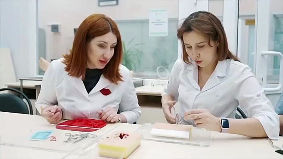 Губернатор Югры Руслан Кухарук поздравил женщин с Международным женским днём