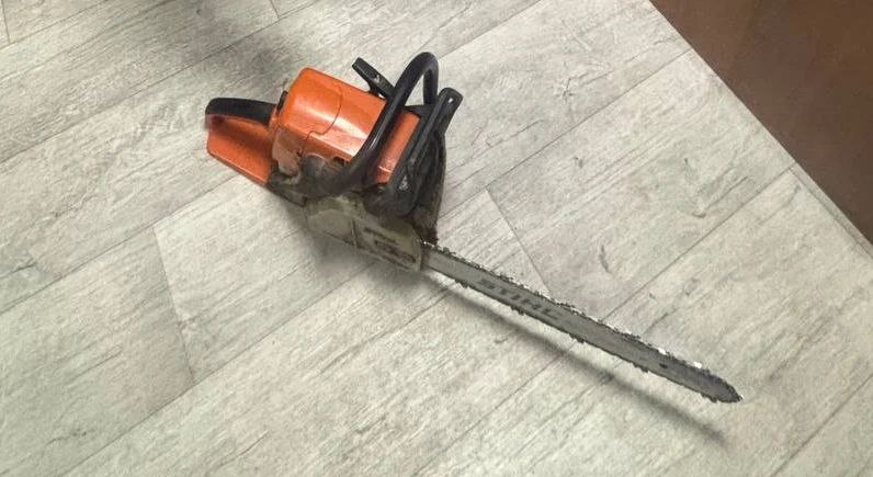 В Советском районе полицейские установили похитителя бензопилы и его сообщника – скупщика краденого В Советском районе полицейские установили похитителя бензопилы и его сообщника – скупщика краденого