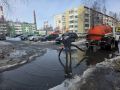 Специалисты управления по дорожному хозяйству и благоустройству города Нижневартовска совместно с подрядной организацией продолжают патрулировать дороги и устранять образовавшиеся лужи