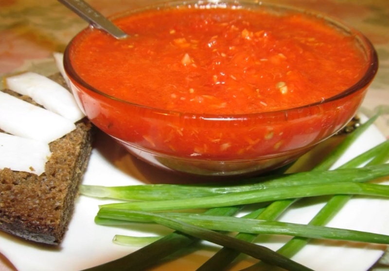 Секреты сырой аджики на зиму: вкус, который покорит сердца