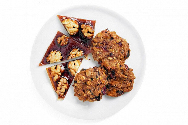 Ароматное яблочное печенье с орехами и семечками