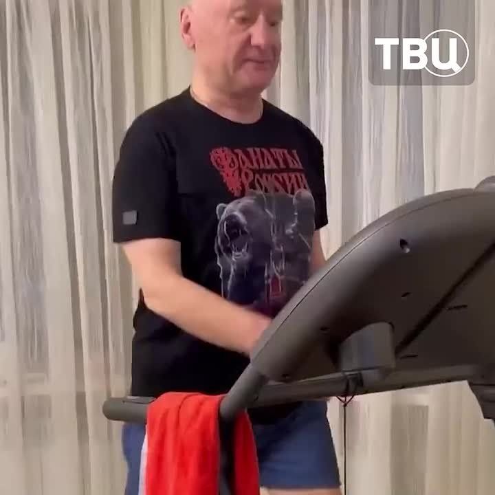 Можно смотреть вечно на три вещи: как течет вода, горит огонь и как кто-то занимается спортом