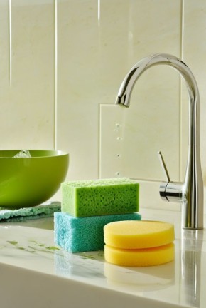 Как выбрать идеальную губку для посуды: гид по материалам и применениям