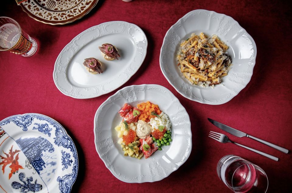 ���������������� ������: ������� �� Alaska Pool Club � �������� � Mich?le