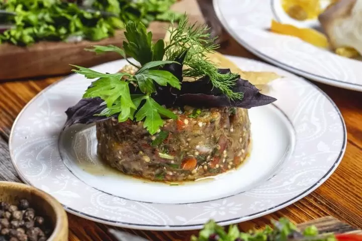 Секреты хранения любимого холодца: как не допустить порчи деликатеса