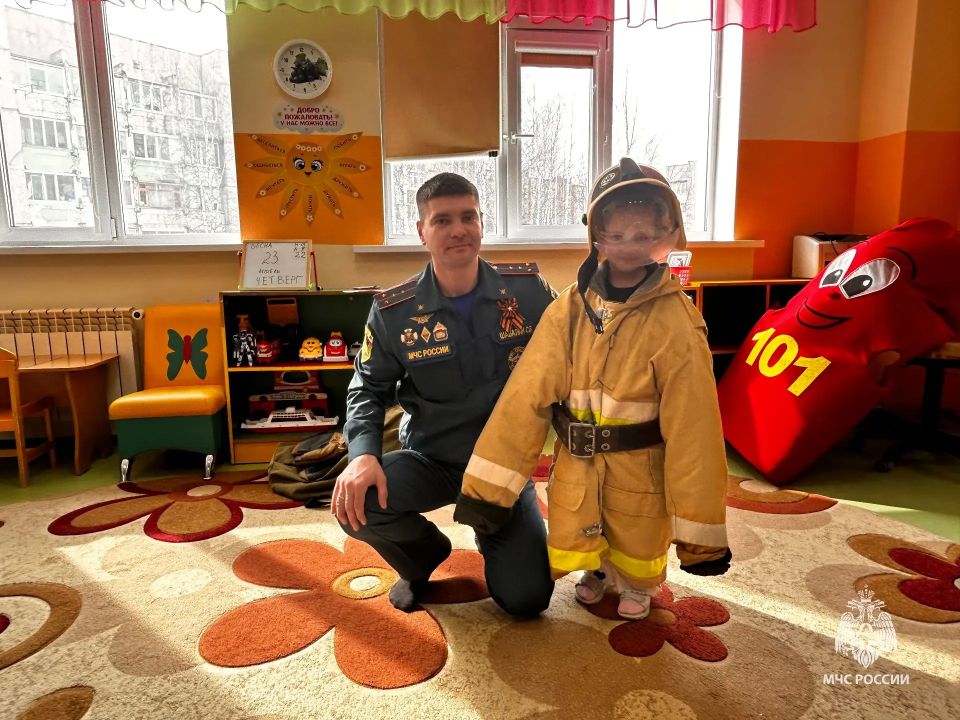 Познавательное занятие по пожарной безопасности проведено для воспитанников детского сада Познавательное занятие по пожарной безопасности проведено для воспитанников детского сада