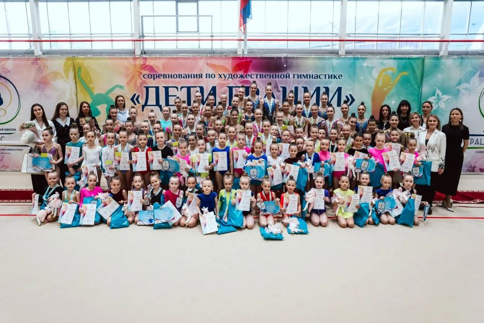 10 лет назад в Ханты-Мансийске произошло знаковое событие для развития одного из самых изящных и зрелищных видов спорта: распахнула свои двери первая аккредитованная частная спортивная школа по художественной гимнастике... 10 лет назад в Ханты-Мансийске произошло знаковое событие для развития одного из самых изящных и зрелищных видов спорта: распахнула свои двери первая аккредитованная частная спортивная школа по художественной гимнастике...