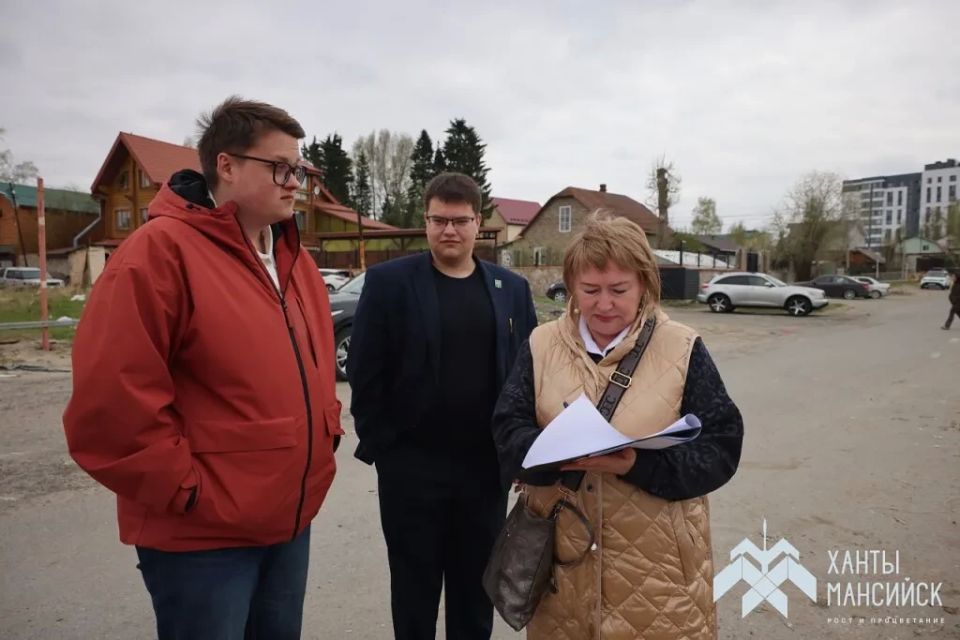 В Ханты-Мансийске проверили состояние контейнерных площадок В Ханты-Мансийске проверили состояние контейнерных площадок
