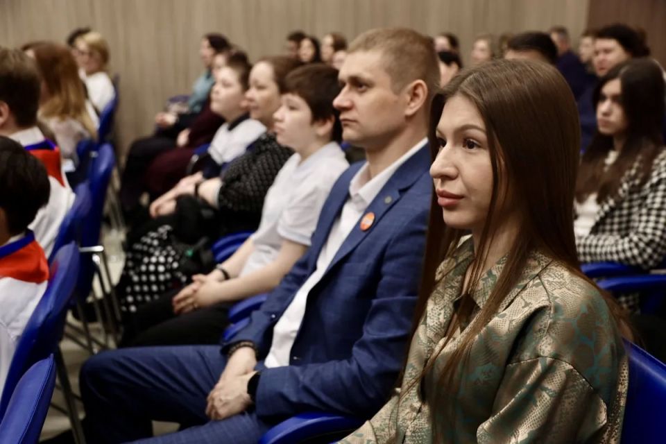 Вместе с заместителем председателя Думы Югры Натальей Леонидовной Западновой, заместителем губернатора автономного округа, директором департамента финансов Верой Аркадьевной Дюдиной, олимпийским чемпионом Максимом Храмцовым... Вместе с заместителем председателя Думы Югры Натальей Леонидовной Западновой, заместителем губернатора автономного округа, директором департамента финансов Верой Аркадьевной Дюдиной, олимпийским чемпионом Максимом Храмцовым...