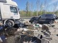 Водитель фуры сбил троих человек во время замены колеса на трассе Тюмень — Ханты-Мансийск