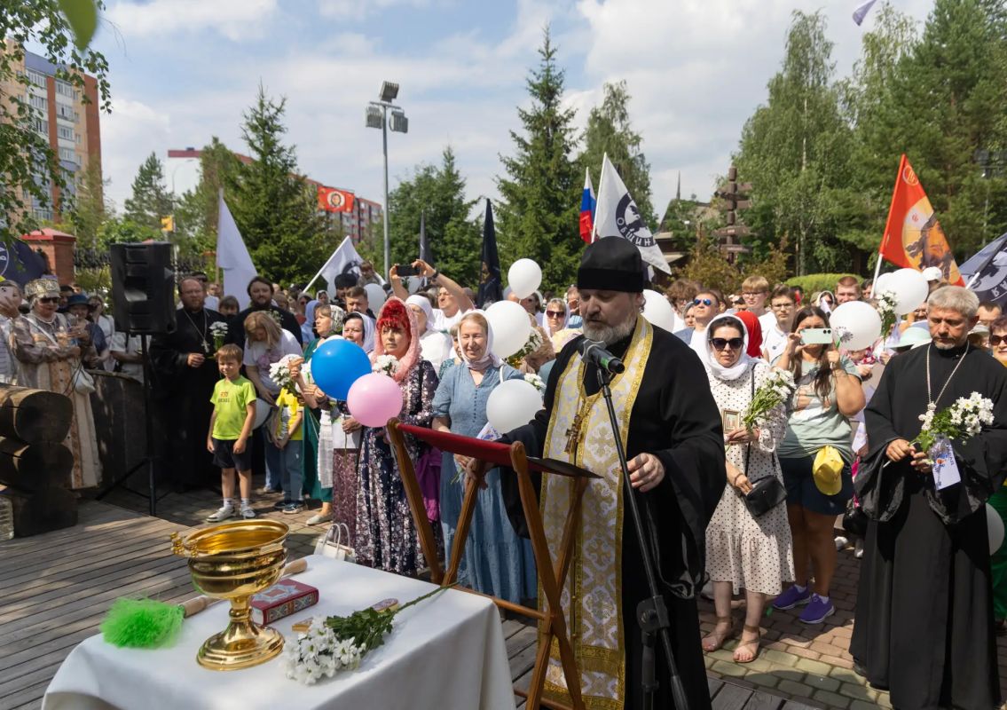 Сургутские семьи прошли во Всероссийском параде семей Сургутские семьи прошли во Всероссийском параде семей