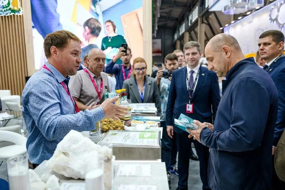 Полномочный представитель Президента РФ в УрФО Артем Жога посетил стенд Югры на выставке «ИННОПРОМ» Полномочный представитель Президента РФ в УрФО Артем Жога посетил стенд Югры на выставке «ИННОПРОМ»