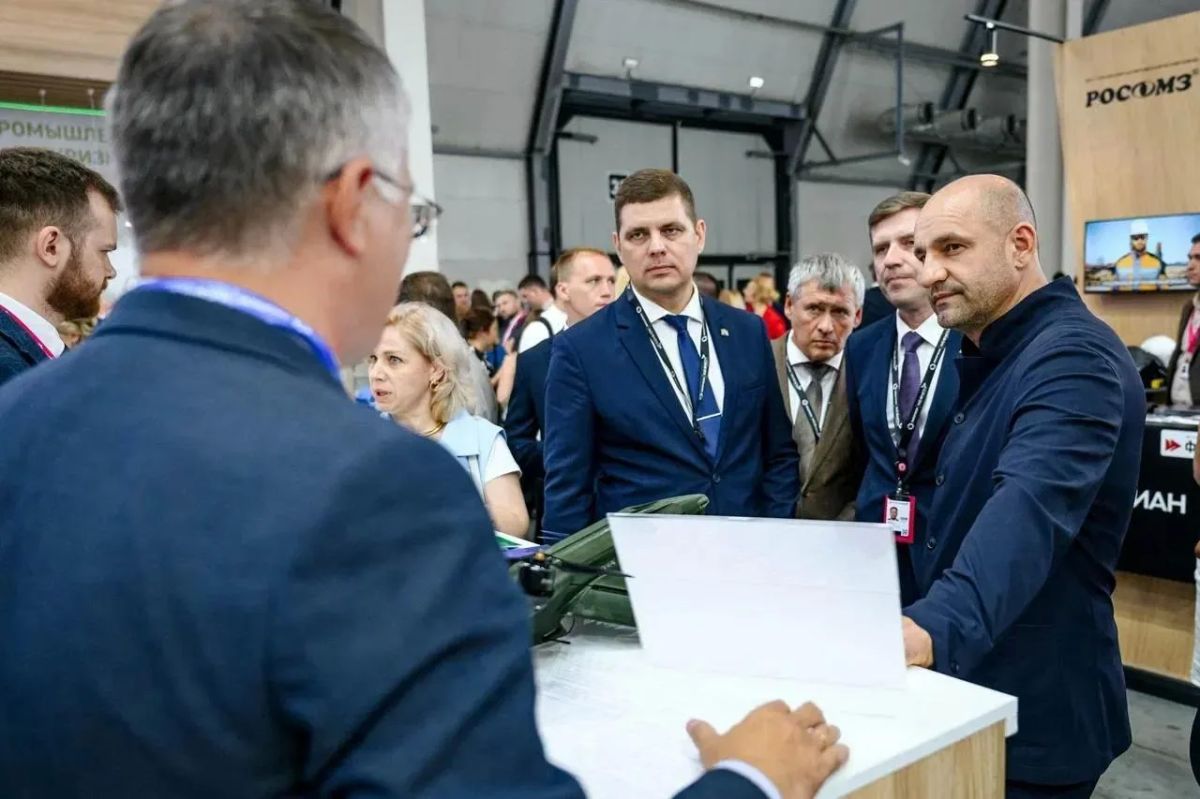 Полномочный представитель Президента РФ в УрФО Артем Жога посетил стенд Югры на выставке «ИННОПРОМ» Полномочный представитель Президента РФ в УрФО Артем Жога посетил стенд Югры на выставке «ИННОПРОМ»
