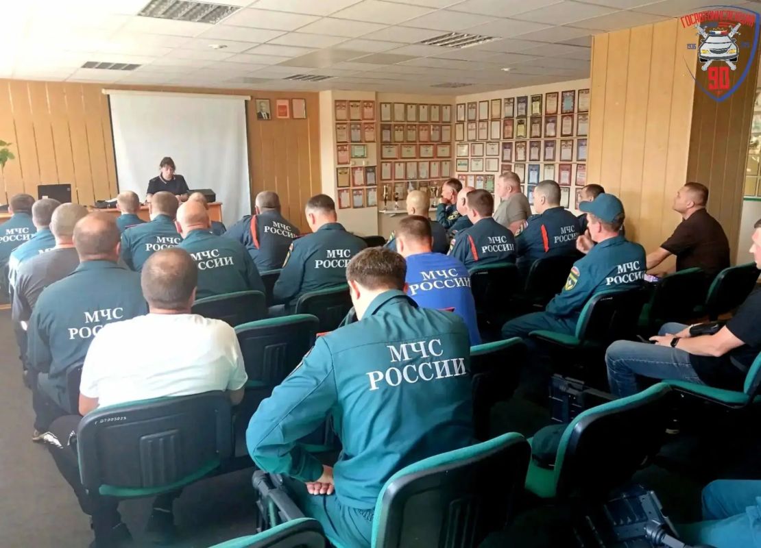 Госавтоинспекторы Югры провели профилактические ликбезы с трудовыми коллективами предприятий и личным составом подразделений МЧС России Госавтоинспекторы Югры провели профилактические ликбезы с трудовыми коллективами предприятий и личным составом подразделений МЧС России