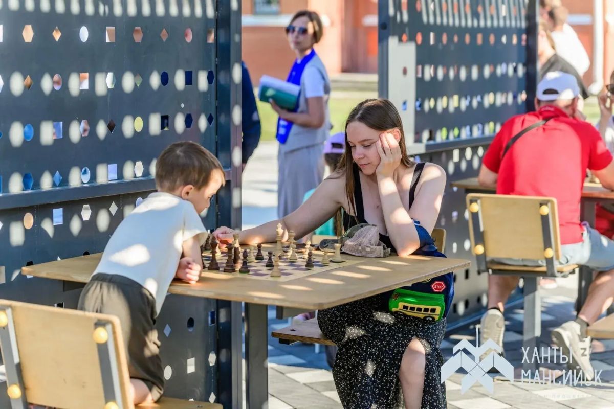 Накануне хантымансийцы поучаствовали в семейном шахматном турнире Накануне хантымансийцы поучаствовали в семейном шахматном турнире