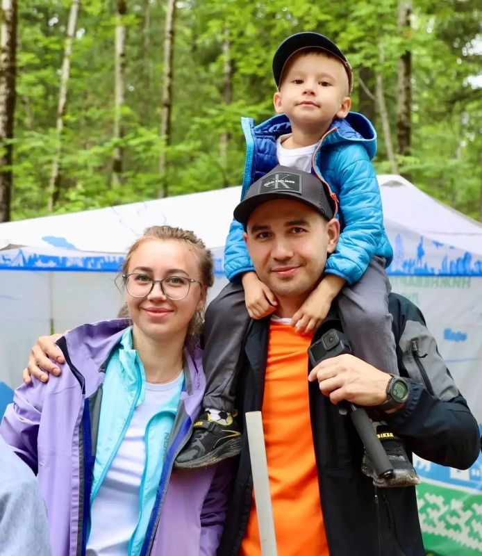 Глава Нижневартовска Дмитрий Кощенко поздравил горожан с Днем семьи, любви и верности Глава Нижневартовска Дмитрий Кощенко поздравил горожан с Днем семьи, любви и верности