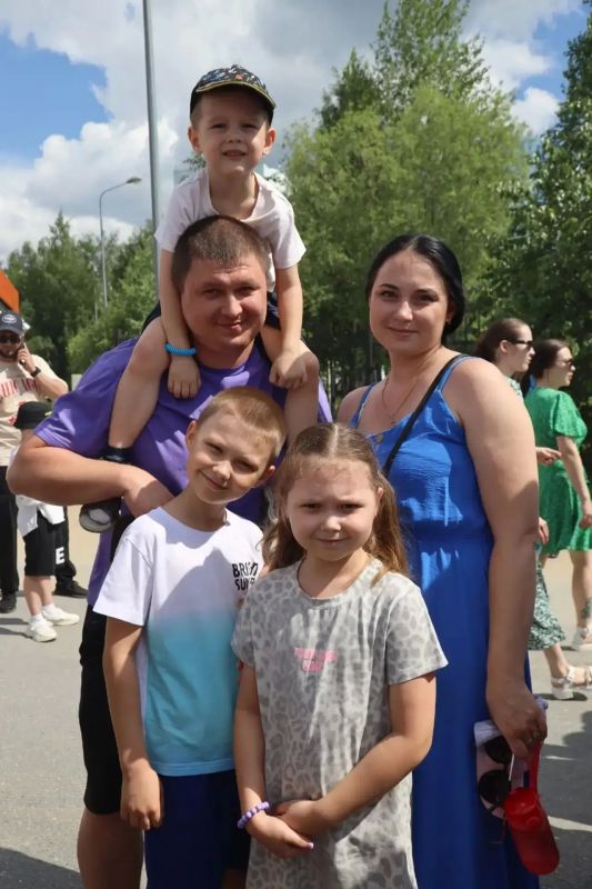 Глава Нижневартовска Дмитрий Кощенко поздравил горожан с Днем семьи, любви и верности Глава Нижневартовска Дмитрий Кощенко поздравил горожан с Днем семьи, любви и верности