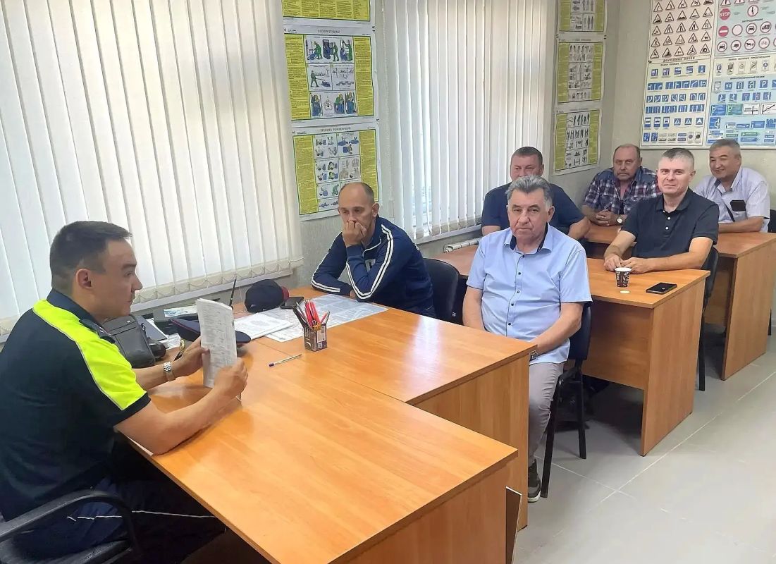 В рамках Дня профилактики дорожно-транспортных происшествий на юридическом транспорте сотрудниками Госавтоинспекции округа проведены массовые мероприятия В рамках Дня профилактики дорожно-транспортных происшествий на юридическом транспорте сотрудниками Госавтоинспекции округа проведены массовые мероприятия