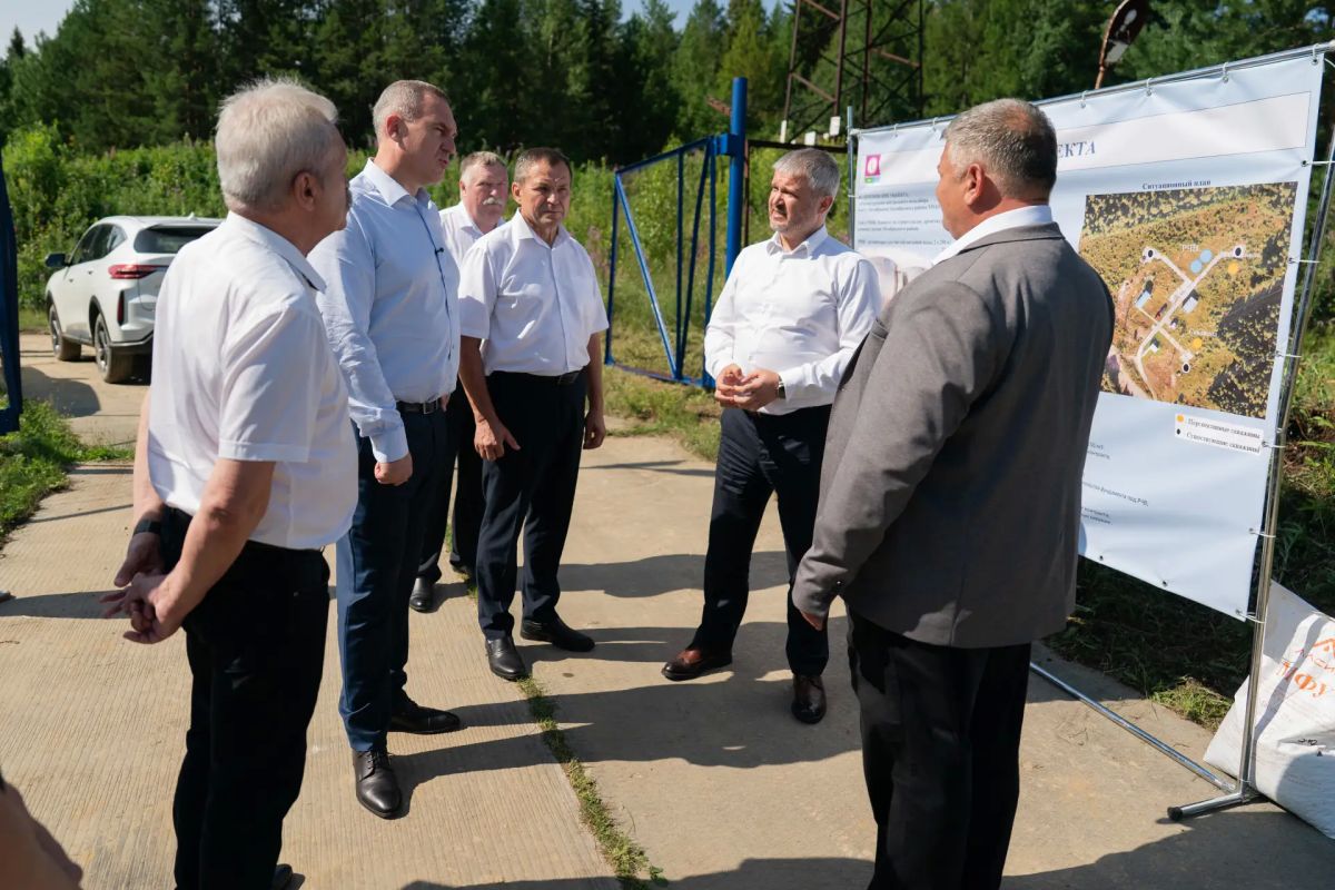 Руслан Кухарук: Вместе с главой Октябрьского района Сергеем Владимировичем Заплатиным осмотрел ход реализации важных социальных и инфраструктурных проектов в поселке Октябрьское и селе Шеркалы. Руслан Кухарук: Вместе с главой Октябрьского района Сергеем Владимировичем Заплатиным осмотрел ход реализации важных социальных и инфраструктурных проектов в поселке Октябрьское и селе Шеркалы.