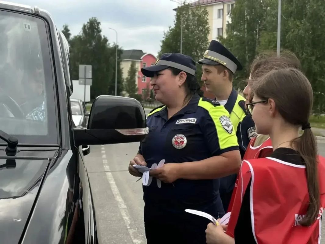 Госавтоинспекция совместно с «Движением первых» и волонтерами за безопасность на дорогах Госавтоинспекция совместно с «Движением первых» и волонтерами за безопасность на дорогах