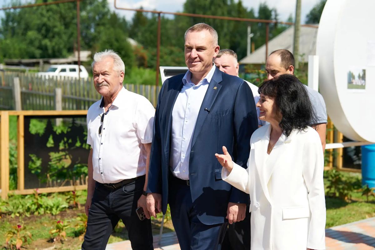 Руслан Кухарук: Вместе с главой Октябрьского района Сергеем Владимировичем Заплатиным осмотрел ход реализации важных социальных и инфраструктурных проектов в поселке Октябрьское и селе Шеркалы. Руслан Кухарук: Вместе с главой Октябрьского района Сергеем Владимировичем Заплатиным осмотрел ход реализации важных социальных и инфраструктурных проектов в поселке Октябрьское и селе Шеркалы.
