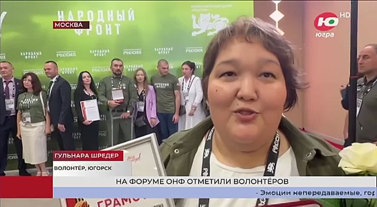 Двух волонтёров из Югры отметили нагрудными знаками «Народный фронт