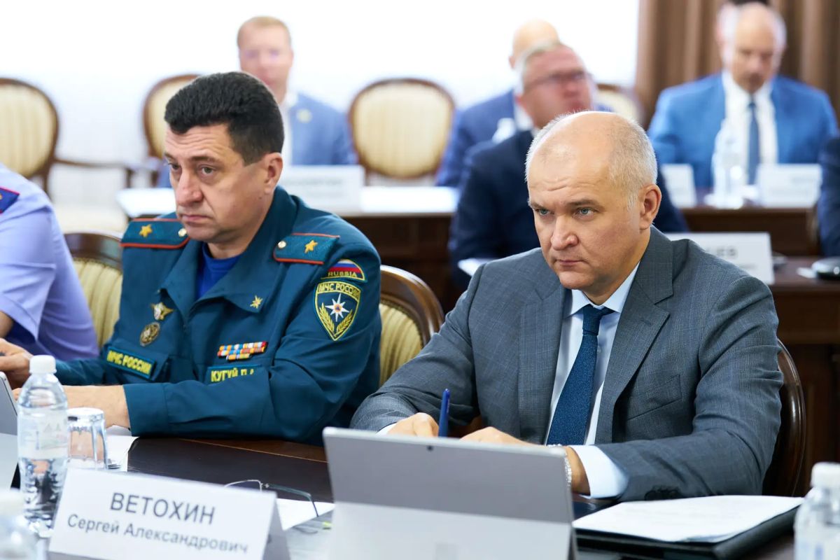 Руслан Кухарук: На заседании Оперативного штаба обсудили ситуацию по обеспечению топливом специализированного оборудования и автомобильного транспорта, задействованного в решении задач безопасности, медицинского обеспечения... Руслан Кухарук: На заседании Оперативного штаба обсудили ситуацию по обеспечению топливом специализированного оборудования и автомобильного транспорта, задействованного в решении задач безопасности, медицинского обеспечения...