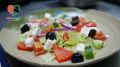 Пробуждение вкуса: греческий салат с хрустящим айсбергом как идеальный выбор для осени