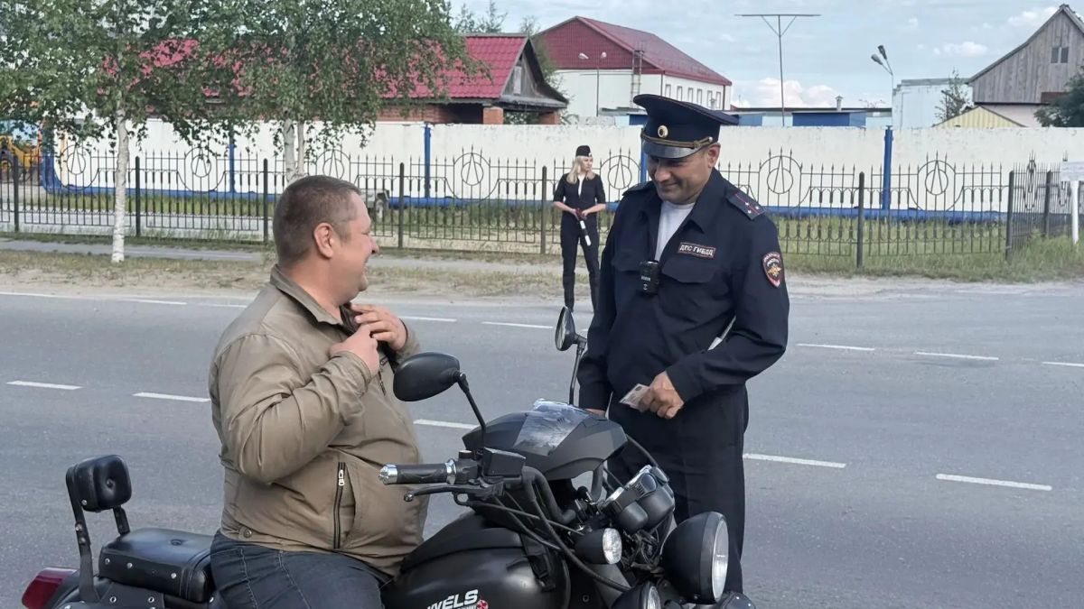 Сотрудники Госавтоинспекции продолжают профилактическую деятельность на дорогах Югры Сотрудники Госавтоинспекции продолжают профилактическую деятельность на дорогах Югры