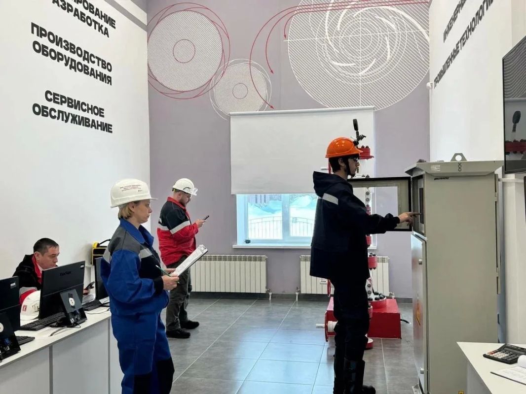 Руслан Кухарук: По итогам экзаменационной кампании, впервые за всю историю проведения ЕГЭ в Югре, выпускниками получено 112 стобалльных результатов Руслан Кухарук: По итогам экзаменационной кампании, впервые за всю историю проведения ЕГЭ в Югре, выпускниками получено 112 стобалльных результатов