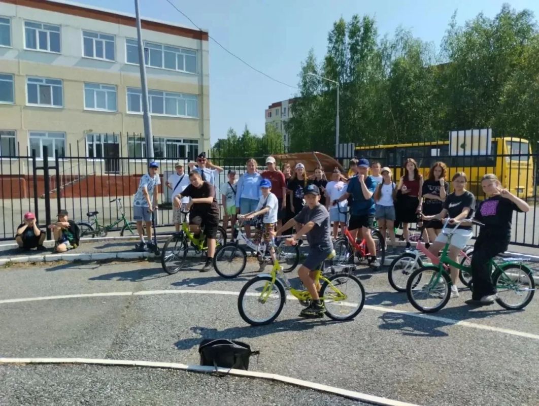 Общественность и Госавтоинспекция Югры вместе за "Безопасное лето" Общественность и Госавтоинспекция Югры вместе за "Безопасное лето"