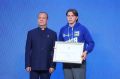 Дмитрий Медведев вручил благодарность югорчанину