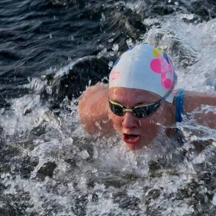 Спортсменка из Югры проплыла по Иртышу 132 километра, установив рекорд России