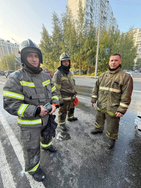 Мерседес, который вчера на горел на Мира у детской стоматологии, вспыхнул из-за неисправности систем, механизмов и узлов - поделились подробностями в МЧС Югры