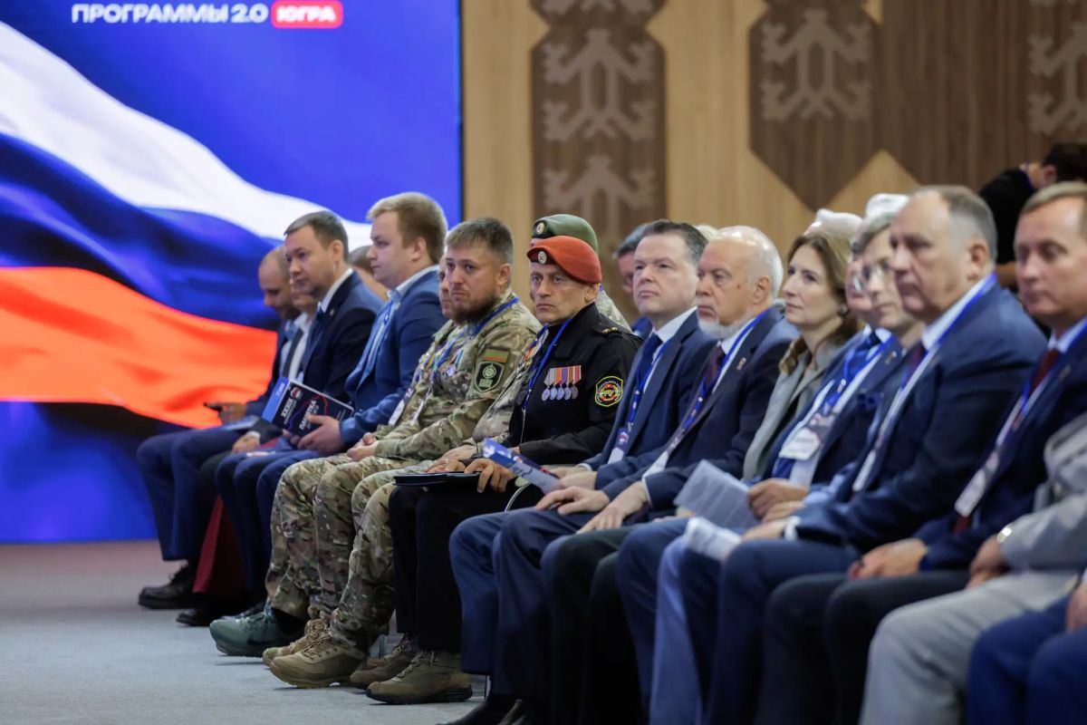 Принял участие в работе третьего этапа XXXIX конференции Ханты-Мансийского отделения «Единой России», где был принят региональный компонент народной программы, с которой партия идет на выборы Принял участие в работе третьего этапа XXXIX конференции Ханты-Мансийского отделения «Единой России», где был принят региональный компонент народной программы, с которой партия идет на выборы