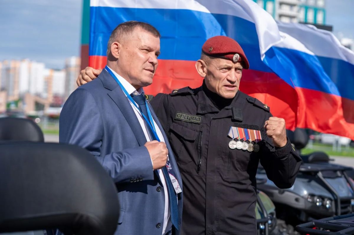 Из Югры отправили новую партию спецтехники для бойцов СВО Из Югры отправили новую партию спецтехники для бойцов СВО