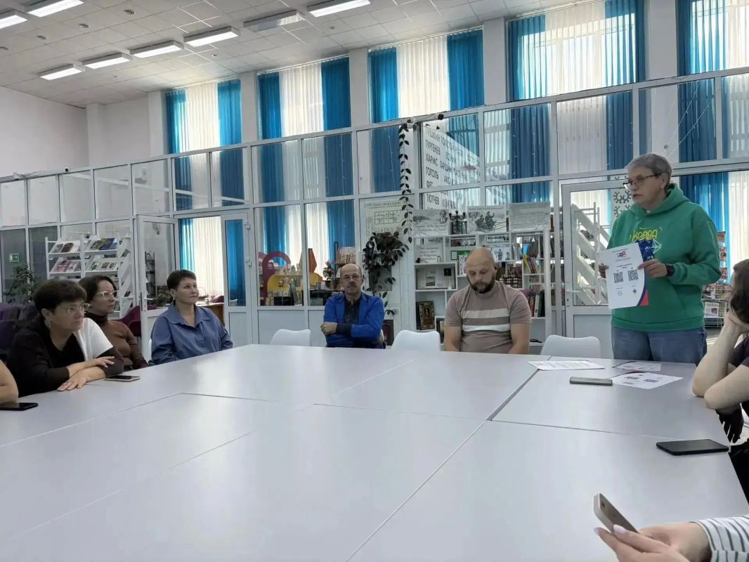 Проект "ИнформУИК" - это не только подомовой обход граждан, но и информационные встречи с коллективами предприятий и организаций Проект "ИнформУИК" - это не только подомовой обход граждан, но и информационные встречи с коллективами предприятий и организаций
