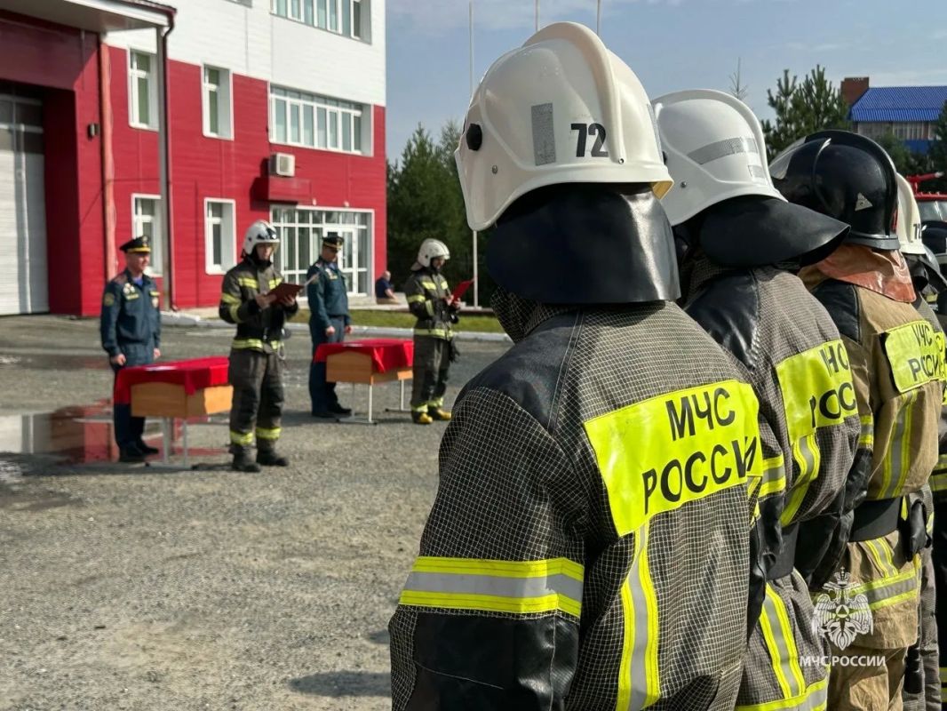 В Нягани состоялось торжественное посвящение в пожарные В Нягани состоялось торжественное посвящение в пожарные