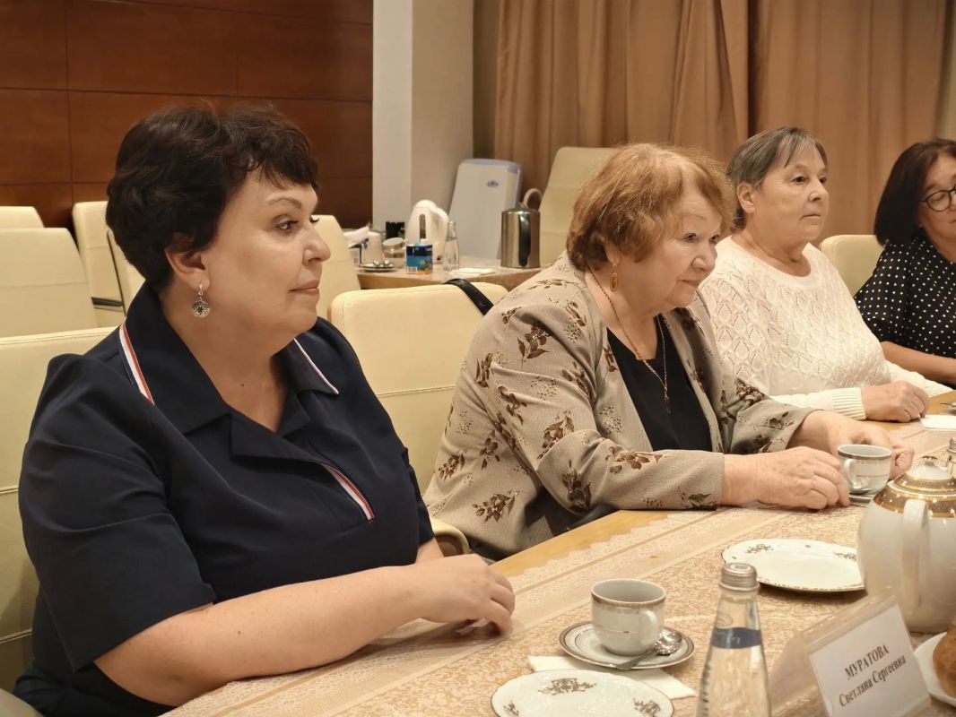 Прокурор автономного округа Дмитрий Попов провел встречу с ветеранами прокуратуры Прокурор автономного округа Дмитрий Попов провел встречу с ветеранами прокуратуры