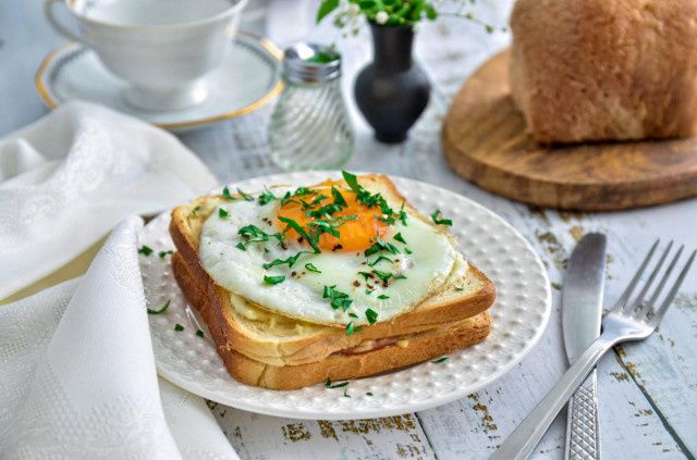 Сэндвич крок-мадам: классика французской кухни для вашего стола